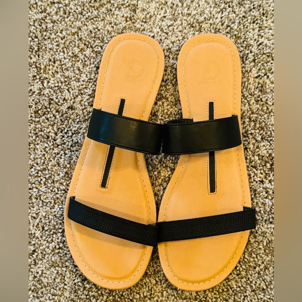 NEW DIRECTIONS Belks Woman's Sandals - Flat Slides Size 11 Black Leather…